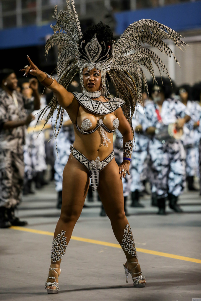Scorching Hot Carnival Beauties Pics